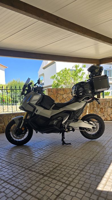 Honda X-ADV 750 Modelo 2025 (04/2025) – Full Extras | SC Project | Top Case GIVI | Impecável