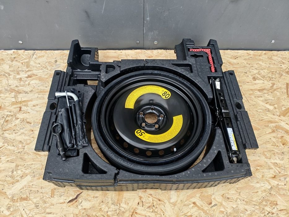 Набор инструментов, домкрат, ключ, докатка, пенопласт Audi Q5 80A