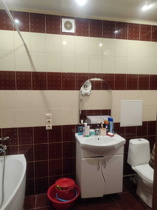 Продаєм 2-х кім квартиру з Новим ремонтом. Обухів. м-н Соснова 2