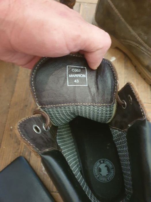 Взуття берци фірмені.