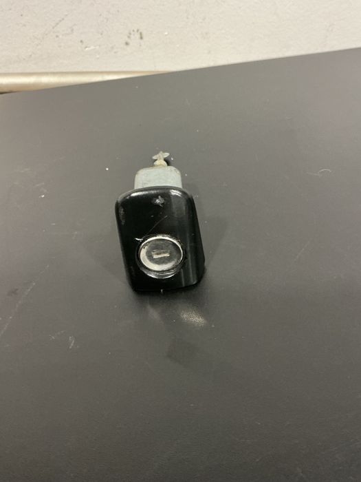 CANHAO DA PORTA FRENTE ESQUERDA MERCEDES W202 C220 D ANO 96