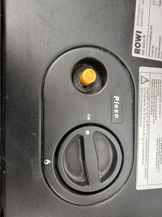 Газова піч ROWI HGO 4200/4 BF, яка використовується як обігрівач.