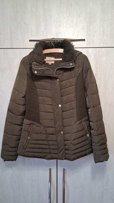 Kurtka damska w kolorze oliwkowym