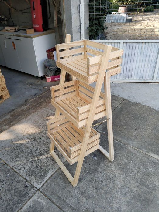 Expositores em Madeira Por Medida