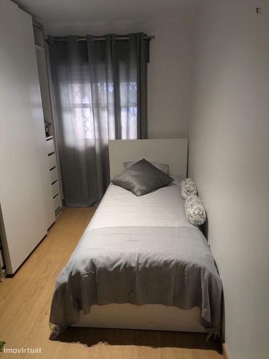 Quarto - localizado em Lumiar Lisbon