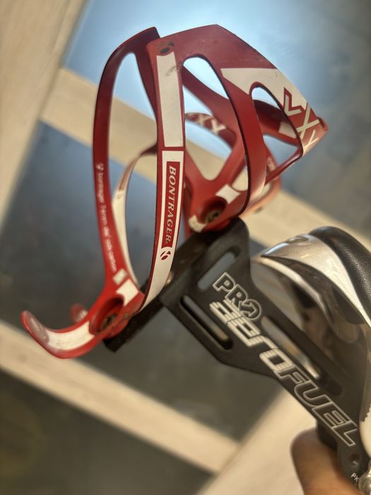 Siodełko rowerowe specialized z koszykami na bidon
