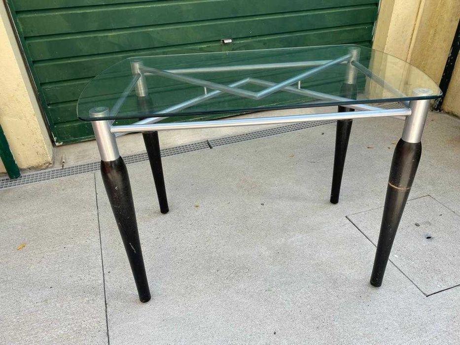 Kitchen Table443348917148067841
