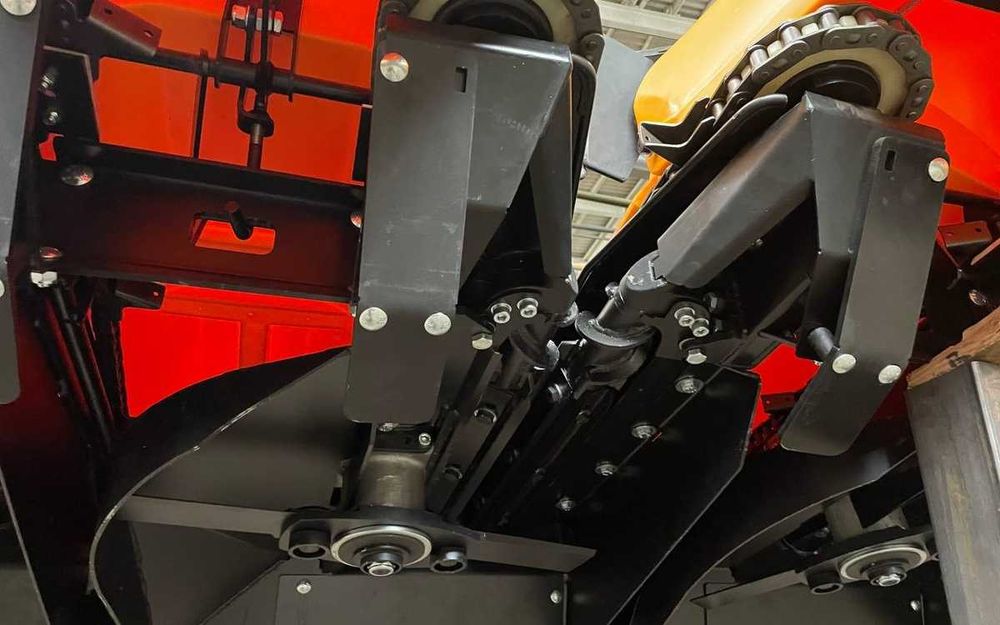 Жатка кукурудзяна 8 рядків, 6 рядків з компенсацією -25% Нова