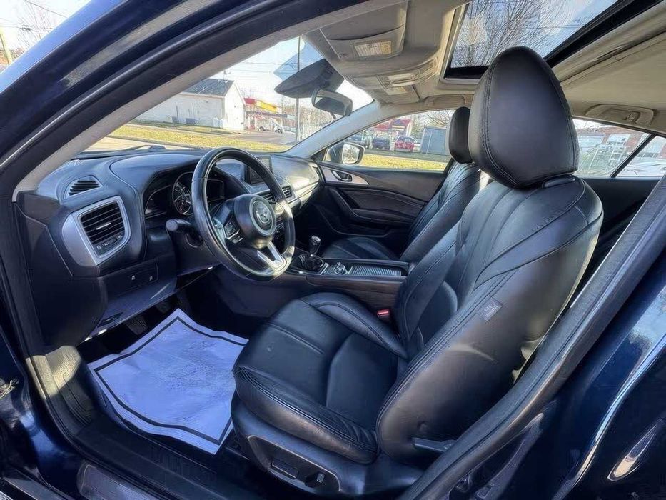 Mazda 3 Touring      2018