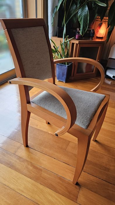 Mesa Extensível em Cerejeira com 6 Cadeiras