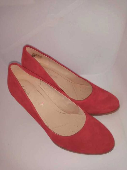 Buty marki Clarks klasyczne czółenka