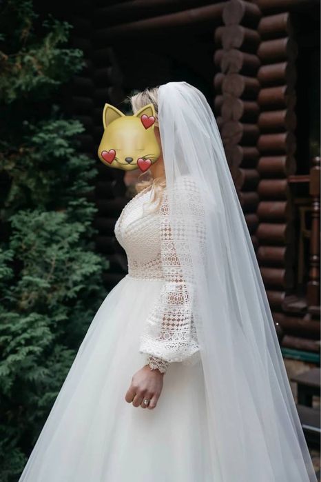 Весільна сукня з ручною вишивкою в стилі BOHO