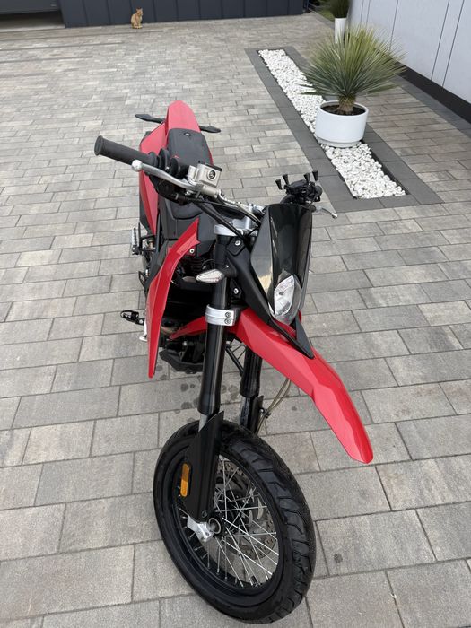 Malaguti xsm 125 aprilia sx 125