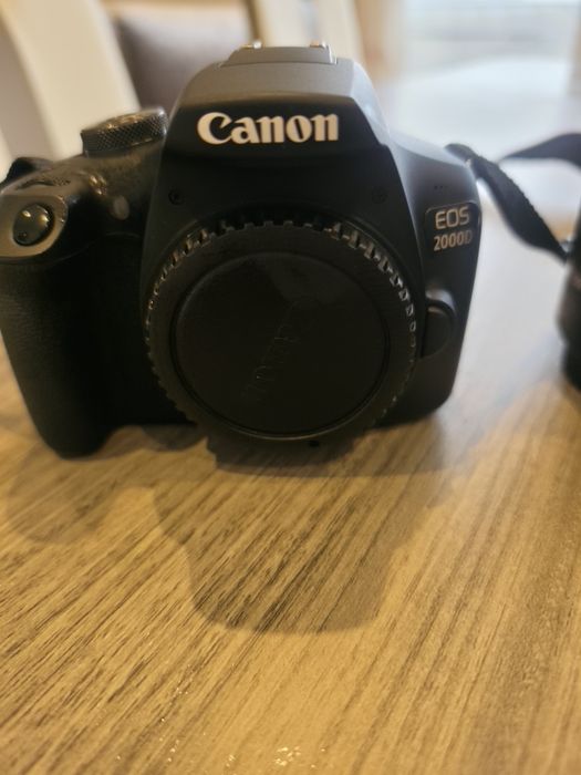 Canon EOS 2000D — Kit Completo com 2 Objetivas + Mala