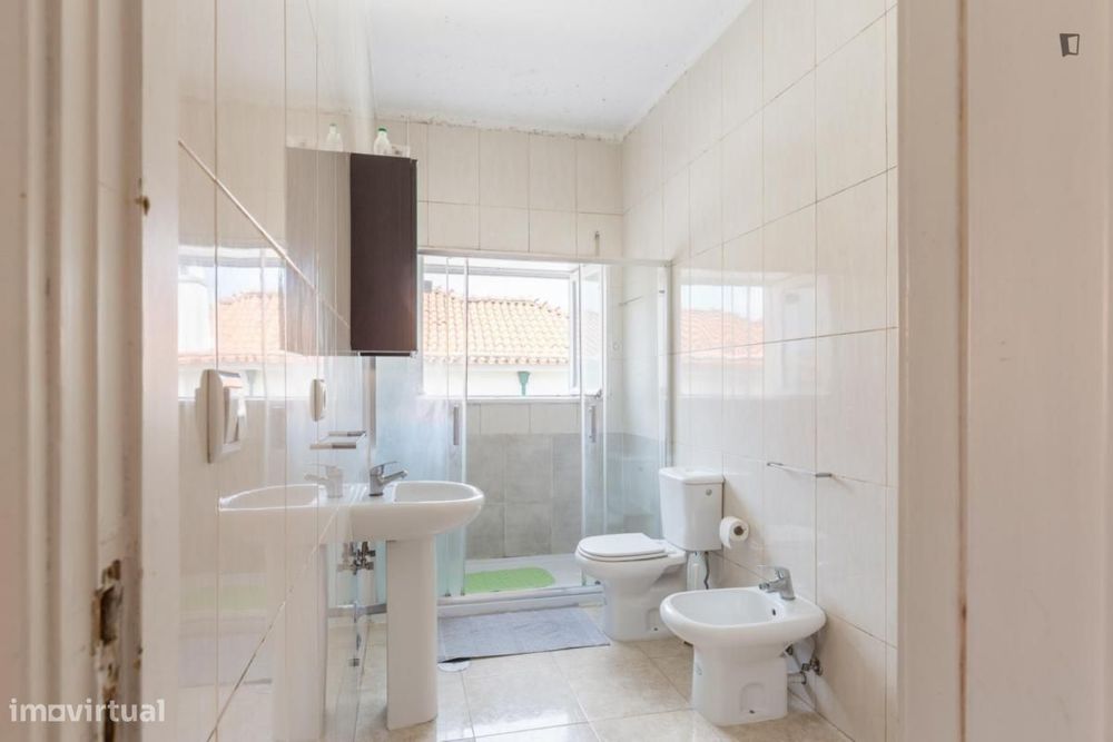 Quarto - localizado em Paranhos Porto