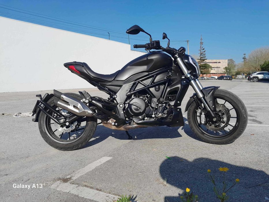 Benelli 502C – 2019 – 7.000 km – Revisões em Dia – 4.500€