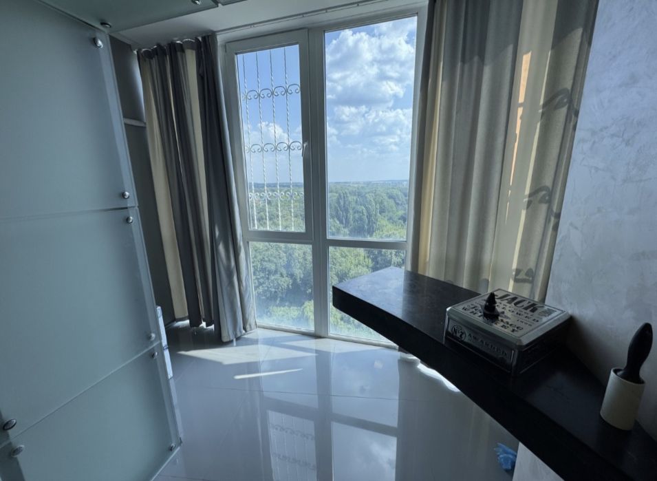 Дворівнева квартира 230 кв.м. Одна на поверху. Панорама парку Софіївка