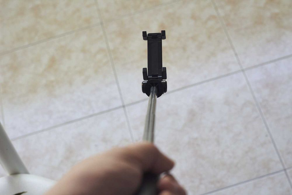 Selfie stick com tripe e comando remoto