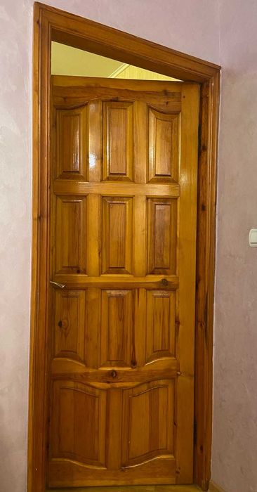 Дерев'яні двері у комплекті