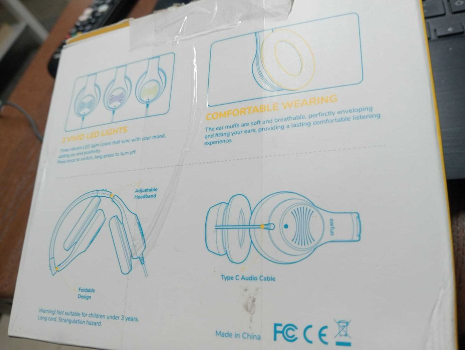 Auscultadores EarFun K3 USB-C – C/ Microfone e Luzes LED – NOVOS
