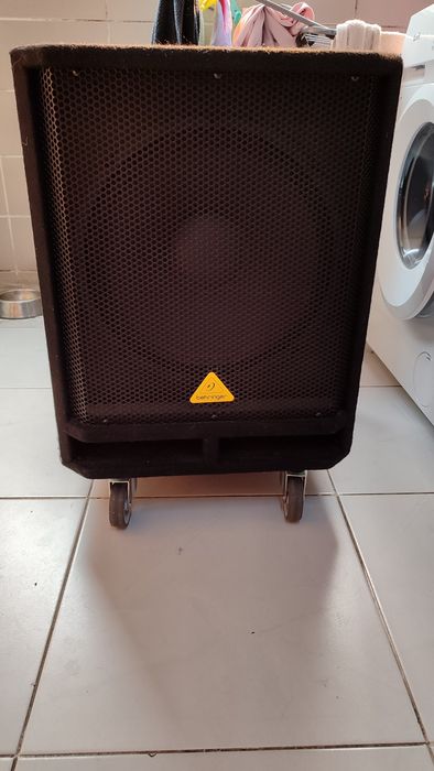 Sub grave Beringher Eurolive 1500 D