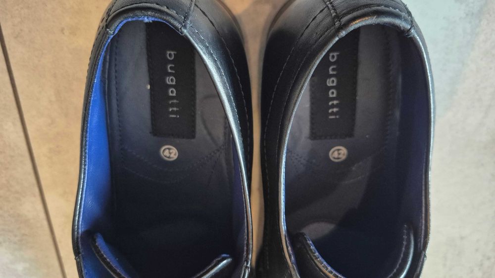 buty Bugatti, skóra, rozm. 42, nowe.