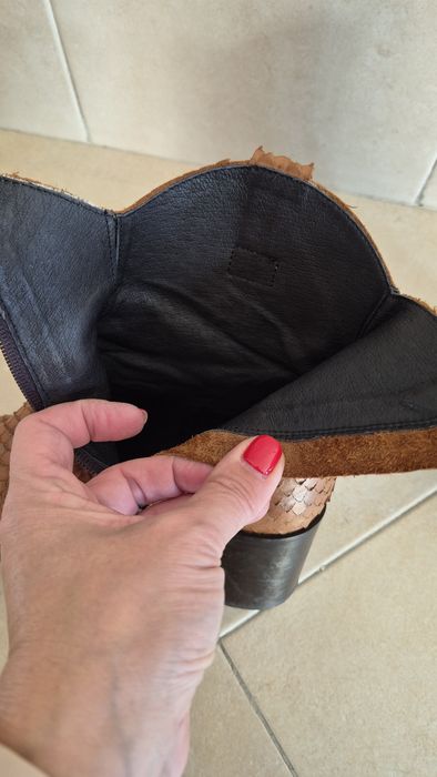 Botas em pele pouco usadas