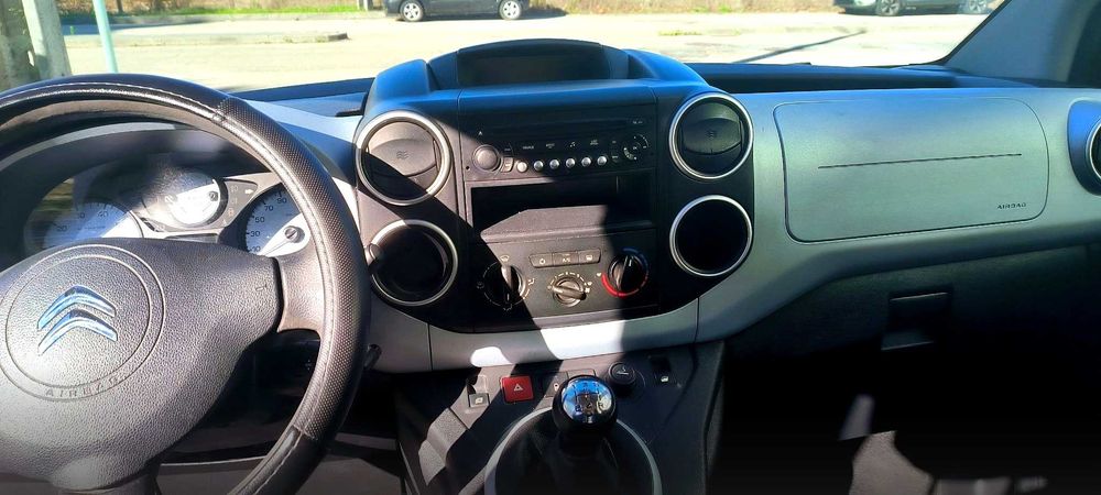 Berlingo Adaptada | 4 Lugares + Cadeira Rodas | TPMR | Garantia