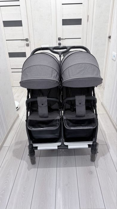 Коляска прогулянкова CARRELLO Connect для двійні