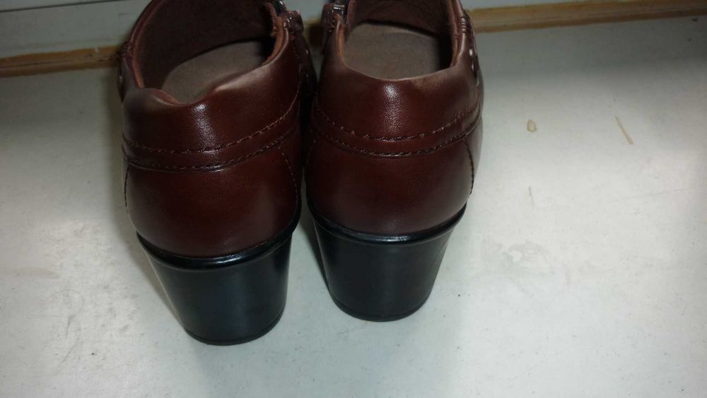 Clarks- niskie botki skórzane  r; 37