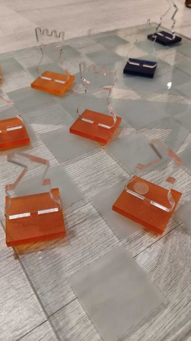 Jogo de xadrez em caixa de madeira