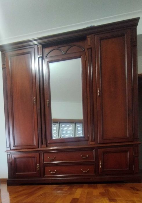 Roupeiro Mogno maciço