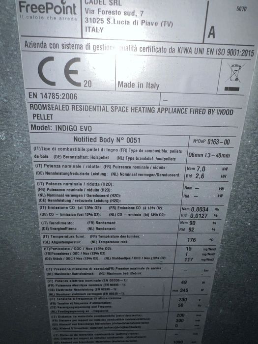 Salamandra a pellets Indigo Evo Burdeos 7 KW vermelho Freepoint.