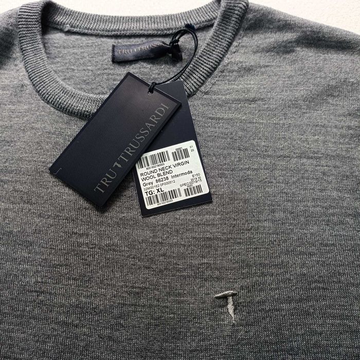 Sweter Trussardi popielaty roz.XL nowy org.