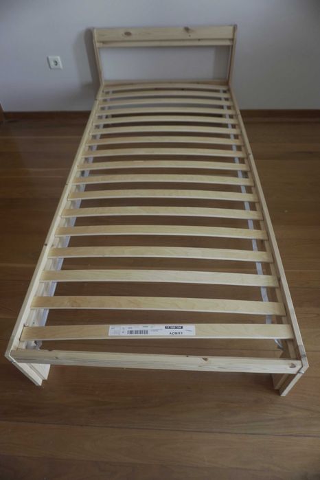 cama ikea solteiro + estrado