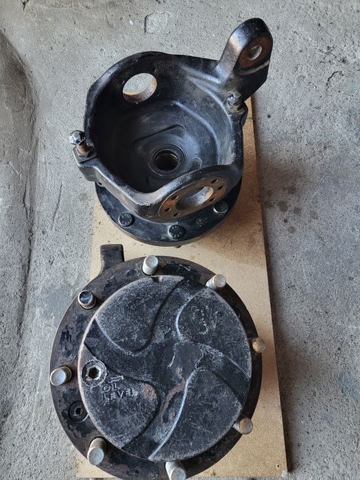 Sprzedam komplet zwrotnic do Manitou MLT