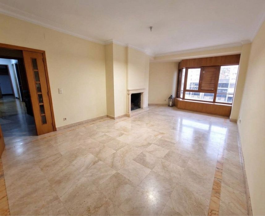 Apartamenro T3 pedroso central  com lugar de garagem e arrumos