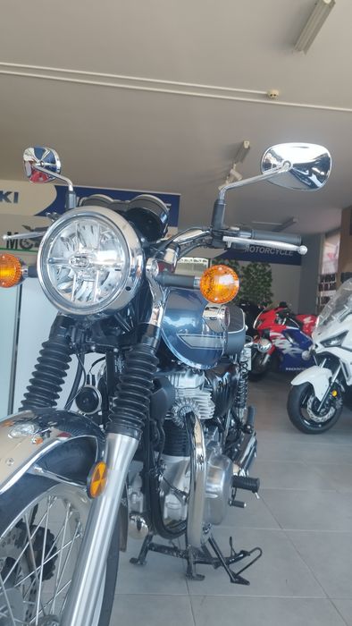 W 800 Kawasaki c/Nova 2025