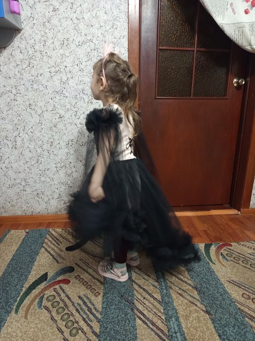 Випускна сукня ( карнавальна)