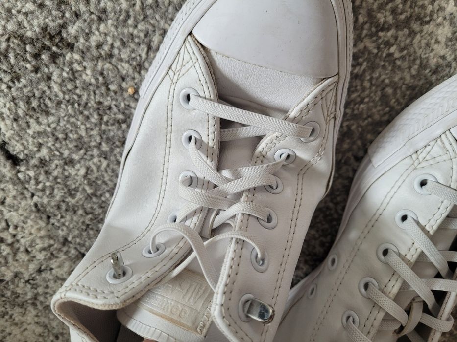 Białe skórzane converse 38