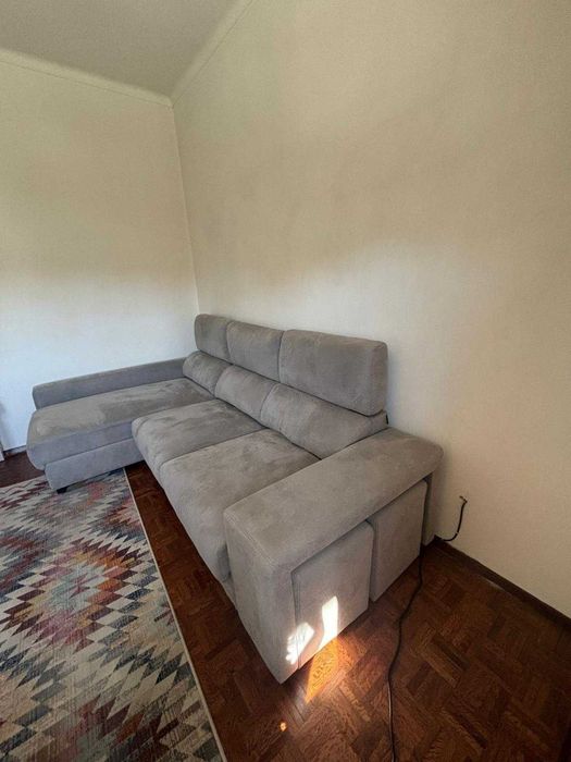 Sofá cinza com chaise longue