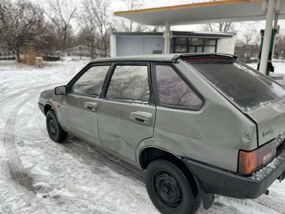 Ваз 2109  1993 год 1.5 бензин