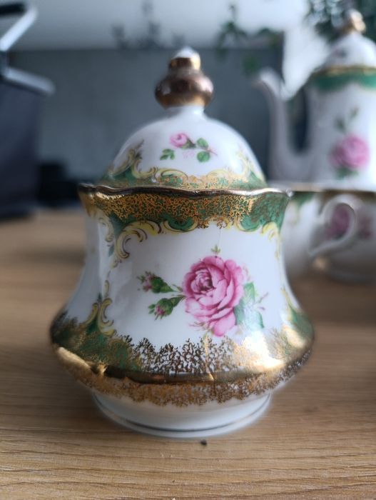 Zastawa stołowa serwis kawowy porcelana kwiaty