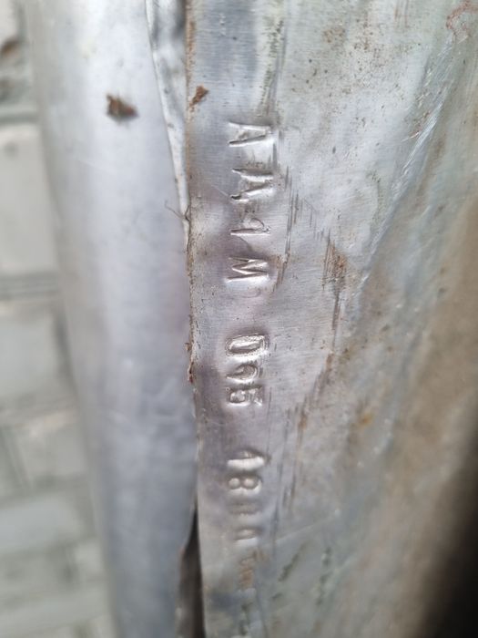 Алюминиевый лист АД1М  продам