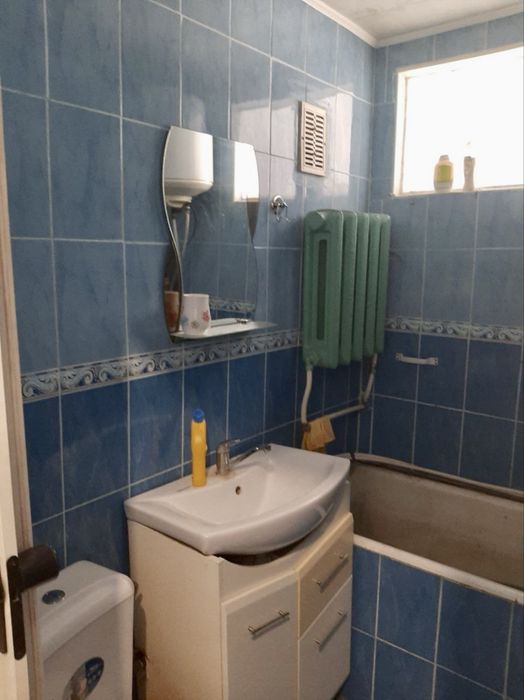 Рені, центральна вулиця біля парку, продам двокімнатну квартиру