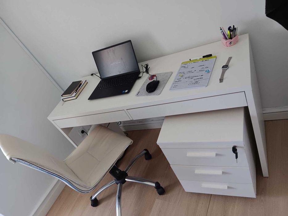 Vendo Mesa de Secretária + Cadeira Escritório "Bem Estimados"