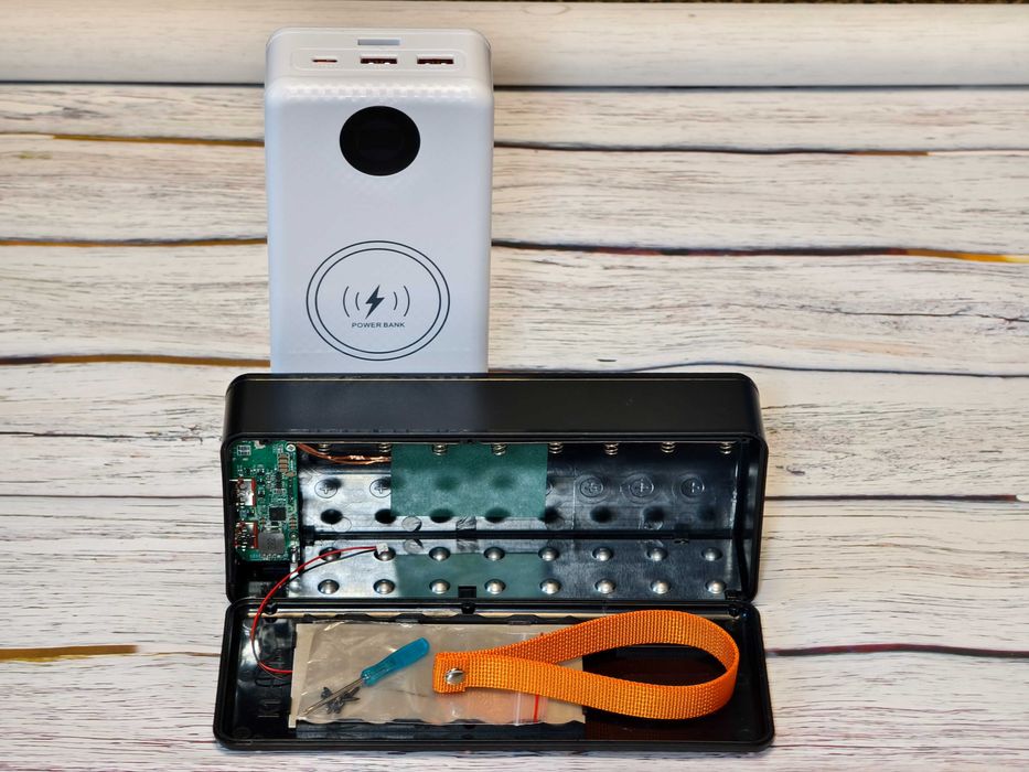 Корпус 12 16 АКБ 21700 швидка беспровідна зарядка лед лампа PowerBank