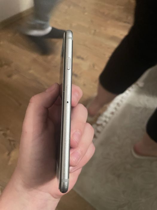 Айфон 6 на 64 гб в хорошому стані