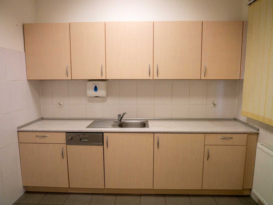 Powierzchnia magazynowa z biurami