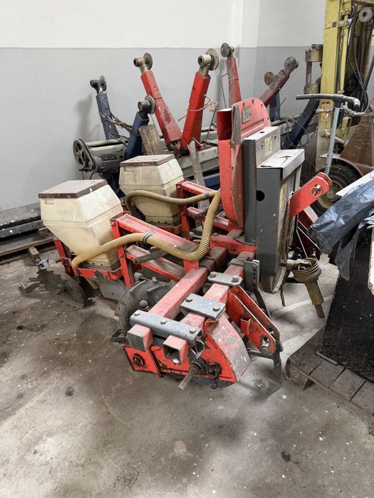 Semeador de Milho Carraro Pneumático – 2 Linhas – Muito Bom Estado